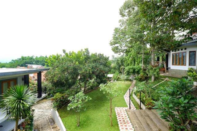 Guest House Gethsemane Salatiga Exterior foto